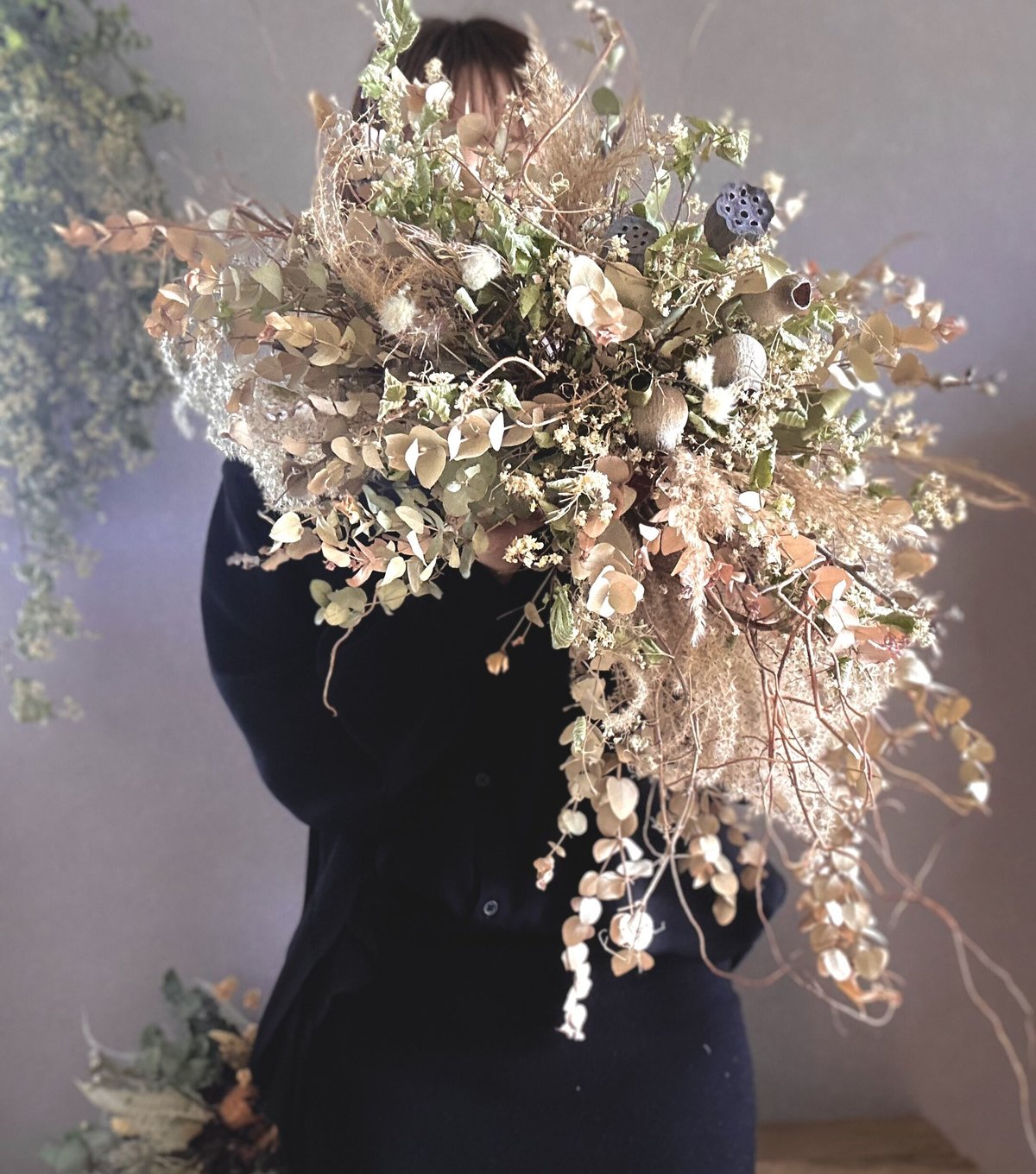 赤いドライフラワー入り壁掛け　インテリア　当時物 ドライフラワー壁掛けアレンジ】アンティークインテリア！プロテアの