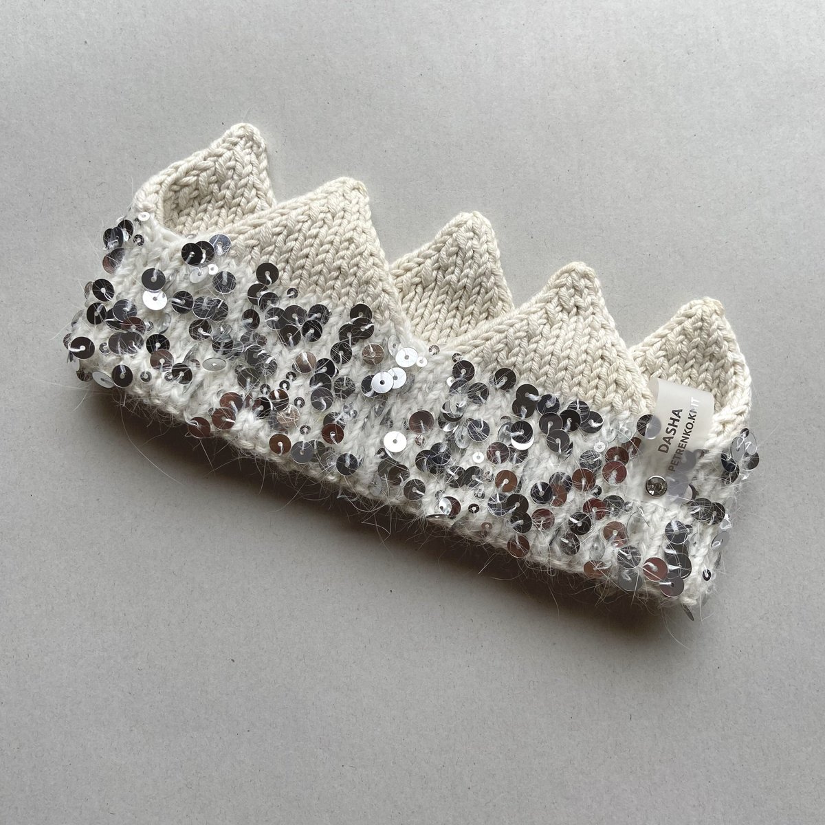 Knitted Crown [ silver sequin ] / Dasha Petrenk...