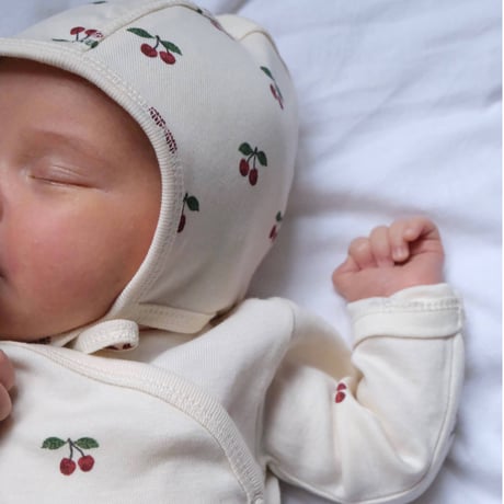 Baby Helmet GOTS [ Cherry ]  / Konges sloejd   [Konges Slojd コンゲススロイド オーガニックコットン ボンネット 赤ちゃん]