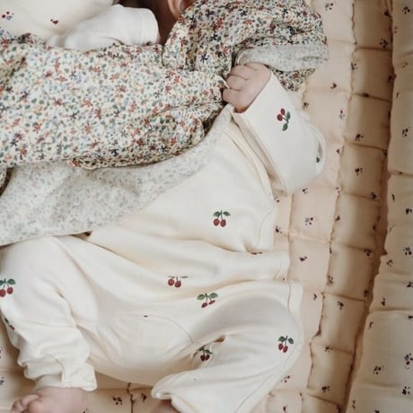 Newborn Onesie GOTS [ Cherry ] / Konges sloejd     [ コンゲススロイド   新生児 ロンパース チェリー 前合わせ 肌着 出産準備]