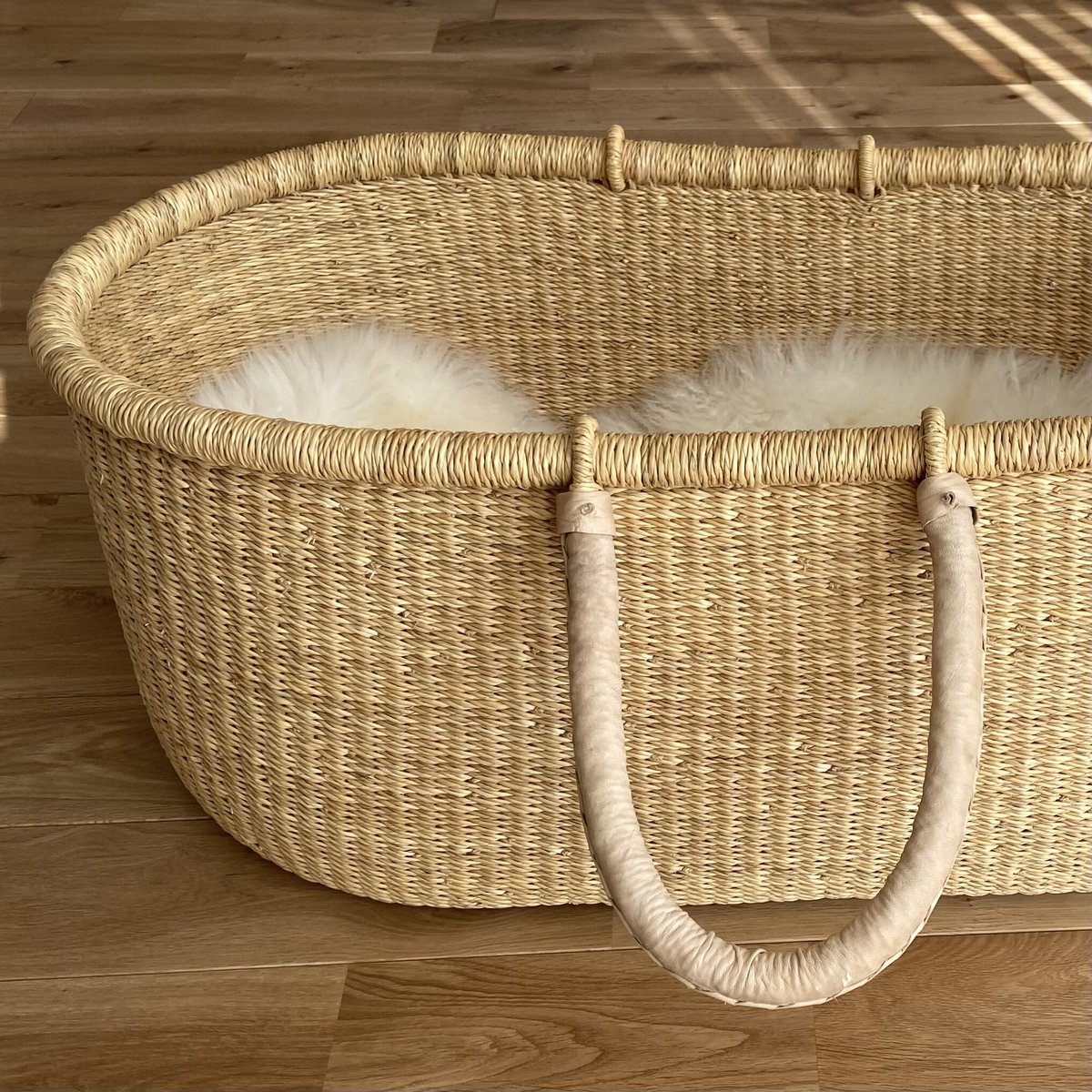 Moses Basket [ Classic / Beige ] / Hippo + Bird 