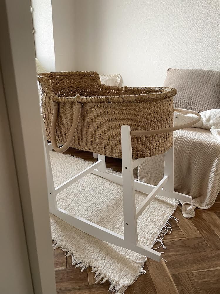 Rocking Wooden Stand [ White ] / Hippo + Birds