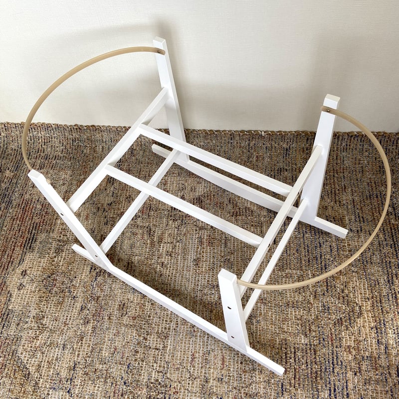 Rocking Wooden Stand [ White ] / Hippo + Birds