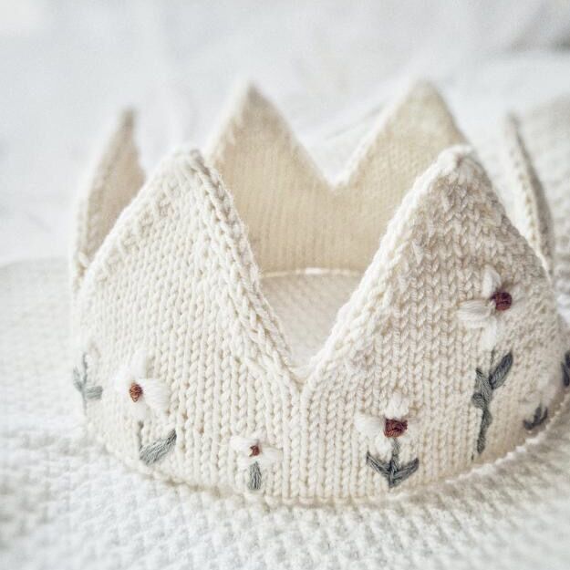 Knitted Crown [ Embroidery ] / Dasha Petrenko [ニットクラウン ...