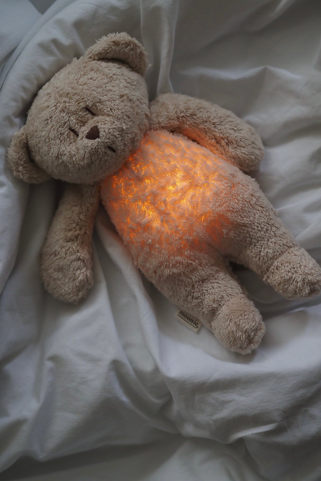【美品】moonie ムーニー 授乳ライト　ファーストトイ　ハミングベア Moonie 2.0 Organic Humming Bear With A Lamp [ C
