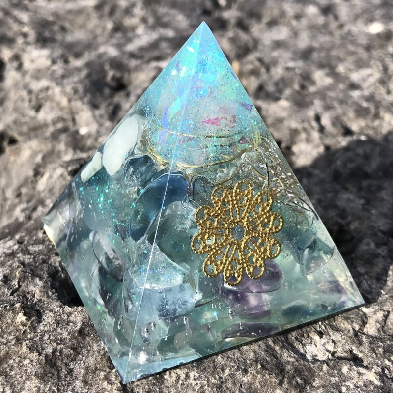 05 オルゴナイト　レムリアの海　ピラミッド　恋愛　開運　予祝　浄化　ツインレイ オルゴナイト〜レムリアの海〜 | Peach Mee