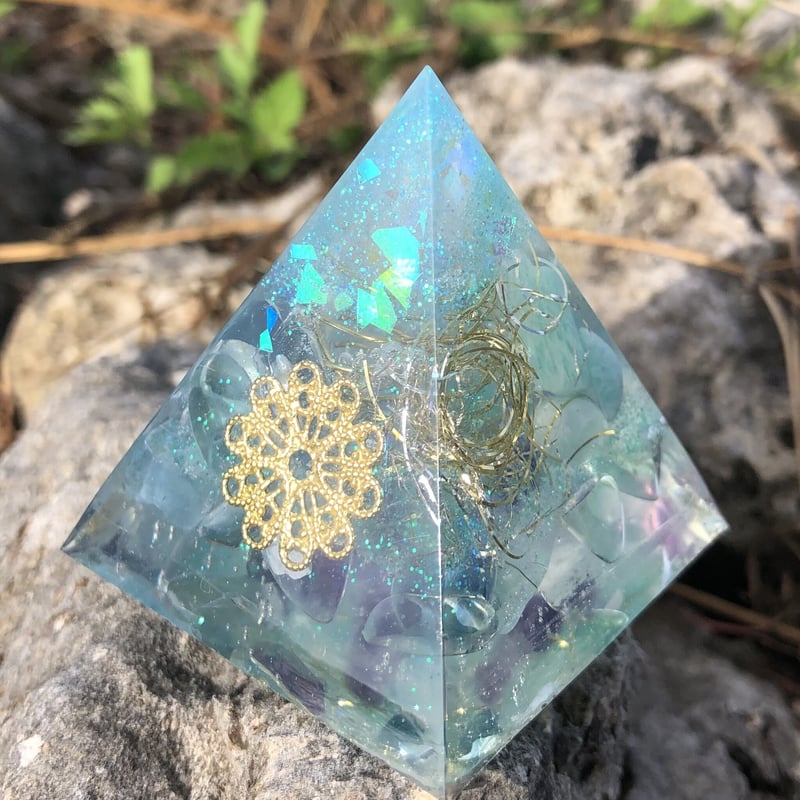 05 オルゴナイト　レムリアの海　ピラミッド　恋愛　開運　予祝　浄化　ツインレイ オルゴナイト〜レムリアの海〜 | Peach Mee