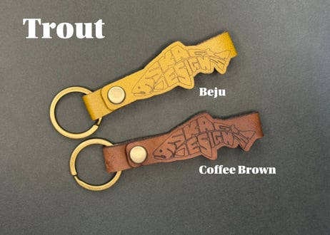 【限定】本革 Fish Logo Strap｜日常にフィールド感を添える限定アクセサリー
