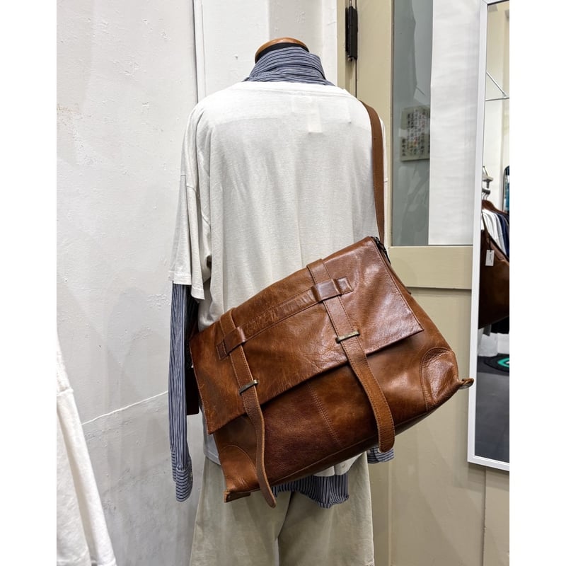 90-00s connie line real leather shoulder bag | 無無