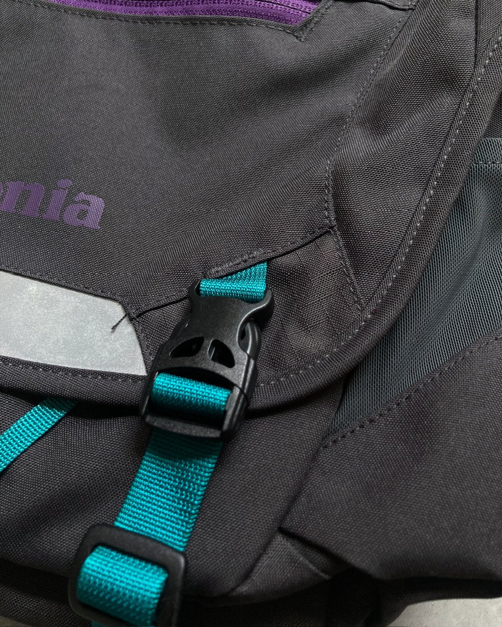 Patagonia Mini Reflective Messenger bag Grey ×