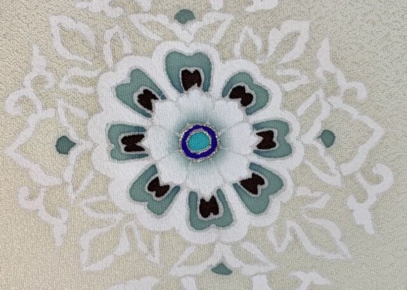 手描き友禅白地華紋散らし半幅帯 | kikusenyukiwa 