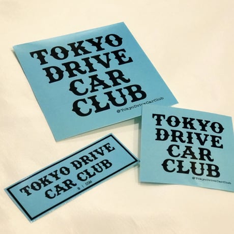 ●4695#0723　外車ピンバッジ7個とステッカーとストラップ　1229 ピンバッジ ピンバッチ ピンズ 車 かっこいい おしゃれ