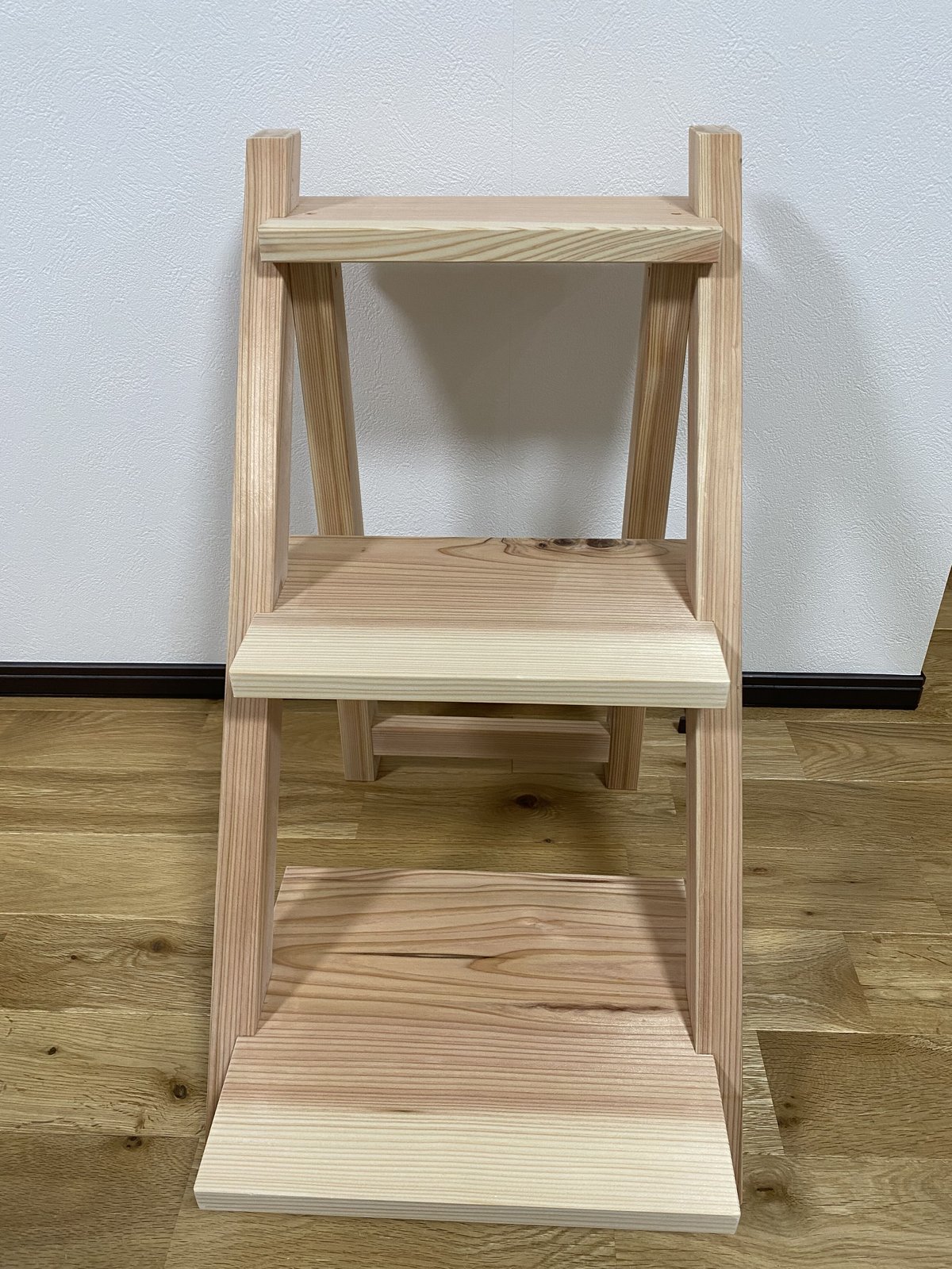 三段棚　ミニ階段　木工　ハンドメイド ミニ階段シェルフ C | iichi 日々の暮らしを心地よくする