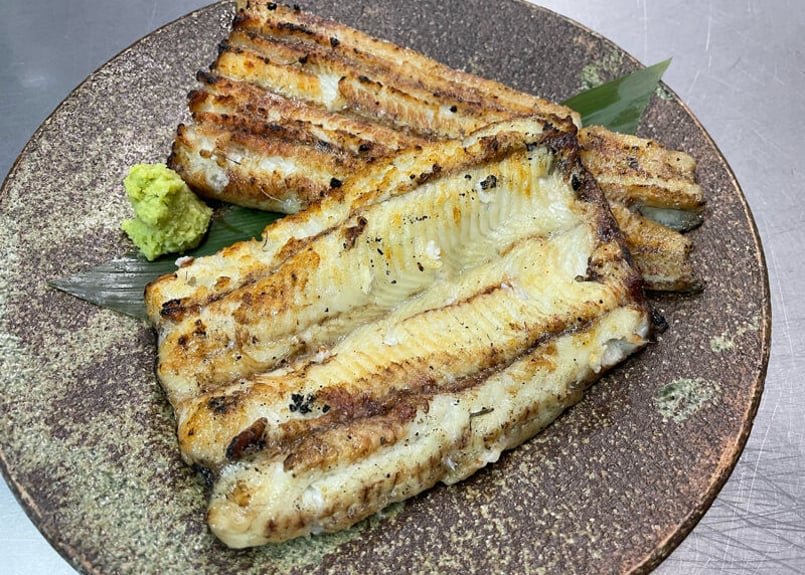 若菜館のうなぎ白焼き 真空パック 4人前(白焼き8枚入り、わさび付き 若菜館のうなぎ白焼き 真空パック 4人前(白焼き8枚入り、わさび付き