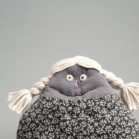 130 maru-porch GIRL (blackflower)