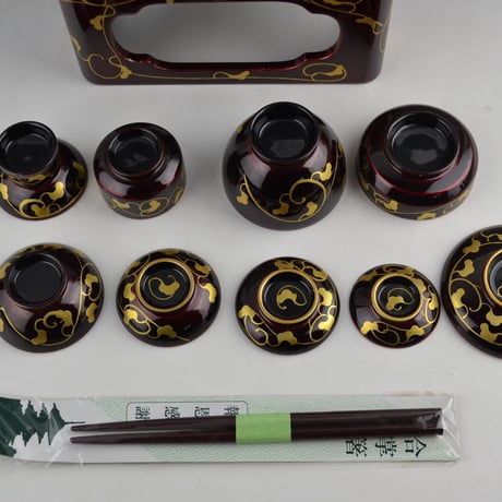 ストアーオープン記念　木製　仏善　堅地　碗付き　玉虫　唐草蒔絵　5.5寸