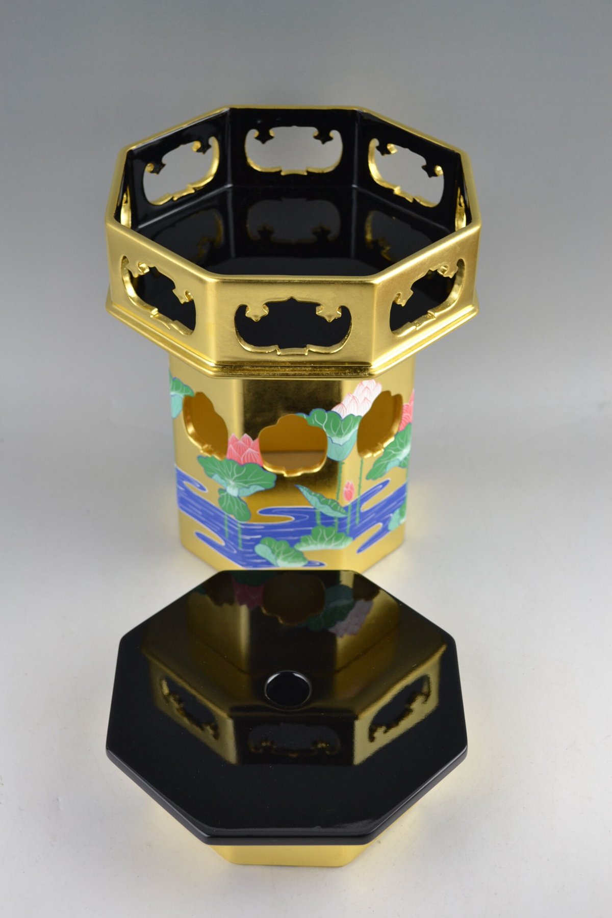 寺院用 木製 八角供花 六寸(東) 蓮水付 一対 総金 裏金 | 仏壇 寺院用 木製 八角供花 六寸(東) 蓮水付 一対 総金 裏金 | 仏壇
