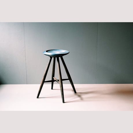 Crescent  Stool （yoshino-hinoki   charcosl )  墨黒