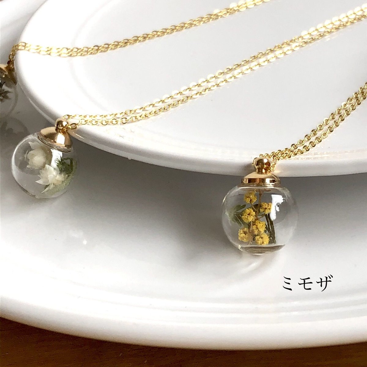 【箱付き未使用品】レナード ビジュ　ドライフラワーボトルネックレス　ガラス　真鍮 箱付き未使用品】レナード ビジュ ドライフラワーボトルネックレス