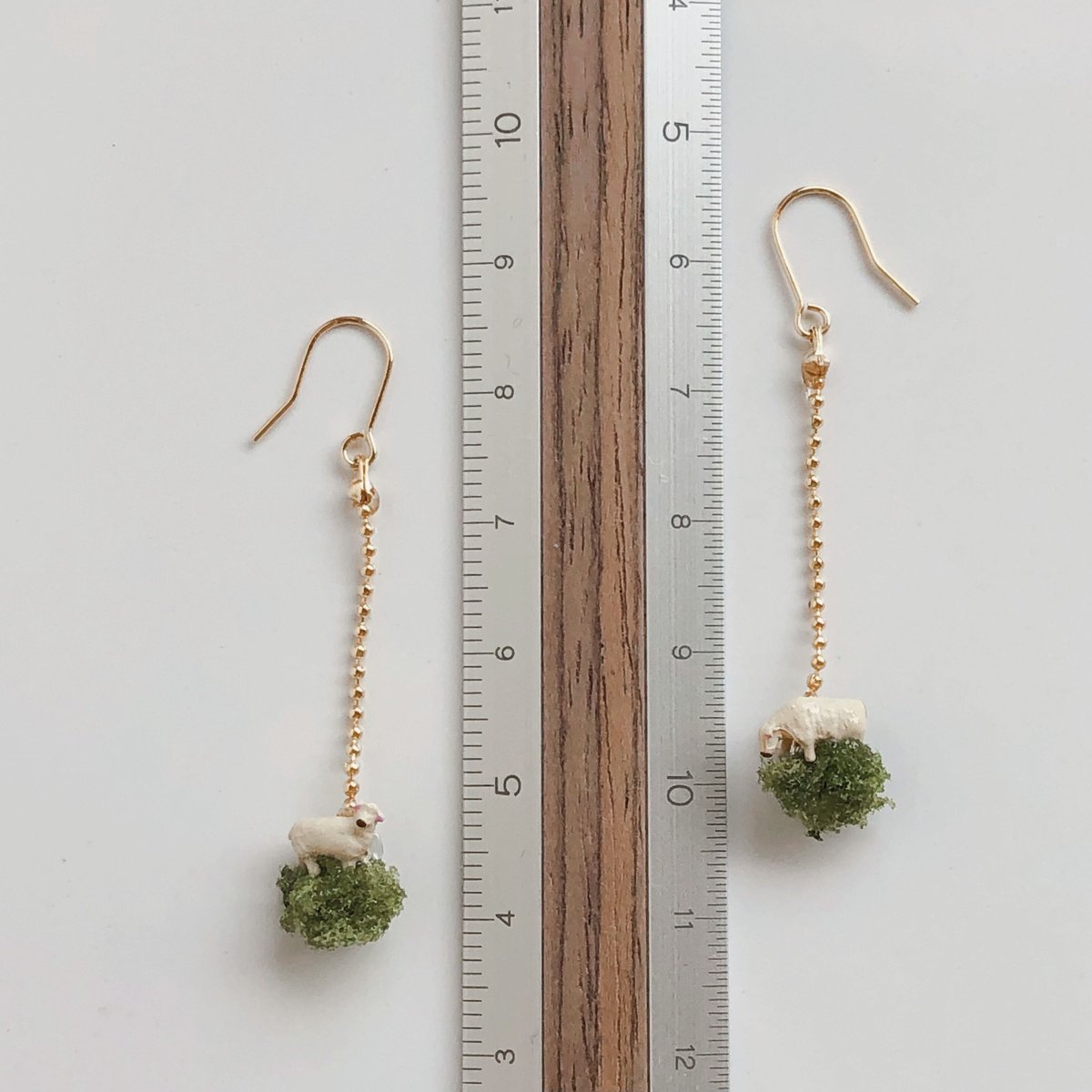 ポメころび♦︎14kgfヘリコニアリーフカービングピアス/イヤリング 14Kgf 天然石フローライト 四つ葉のクローバーのピアス