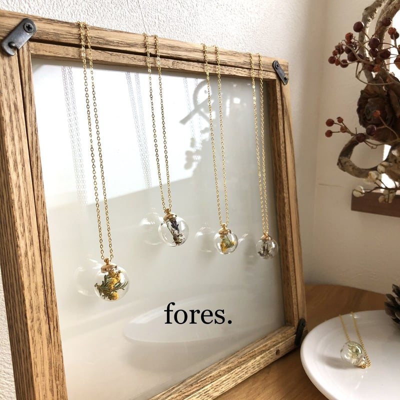 ドライフラワーのガラスドームネックレス | fores.