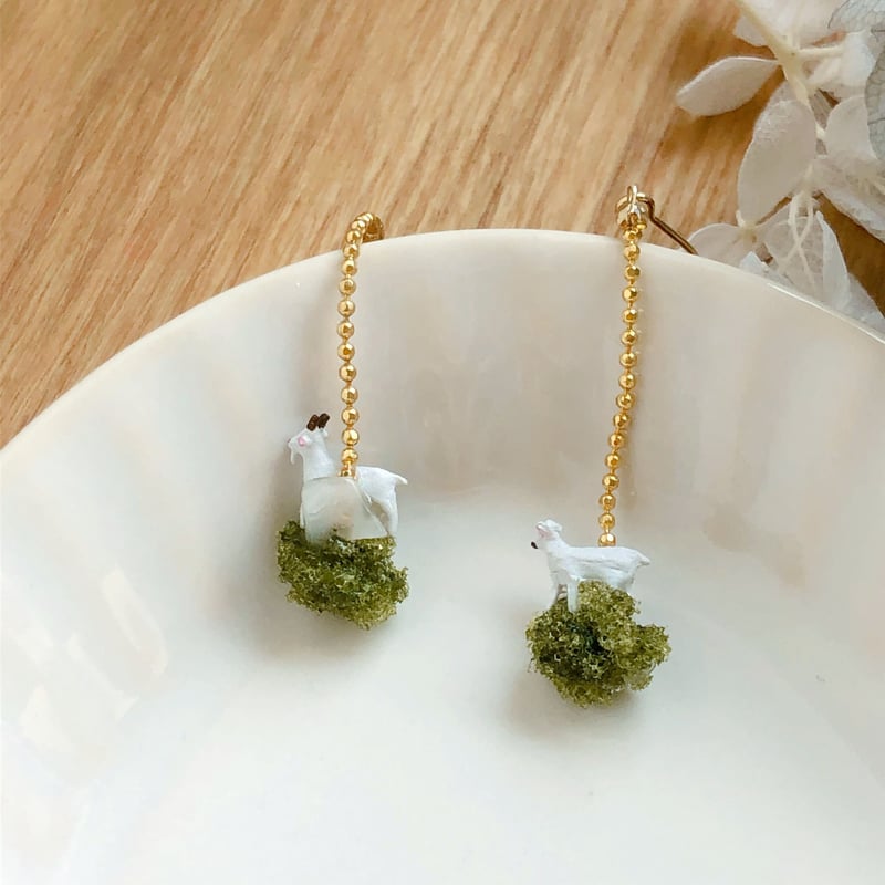 小さな白ヤギさんのアクセサリー K16gp チェーンピアス&イヤリング
