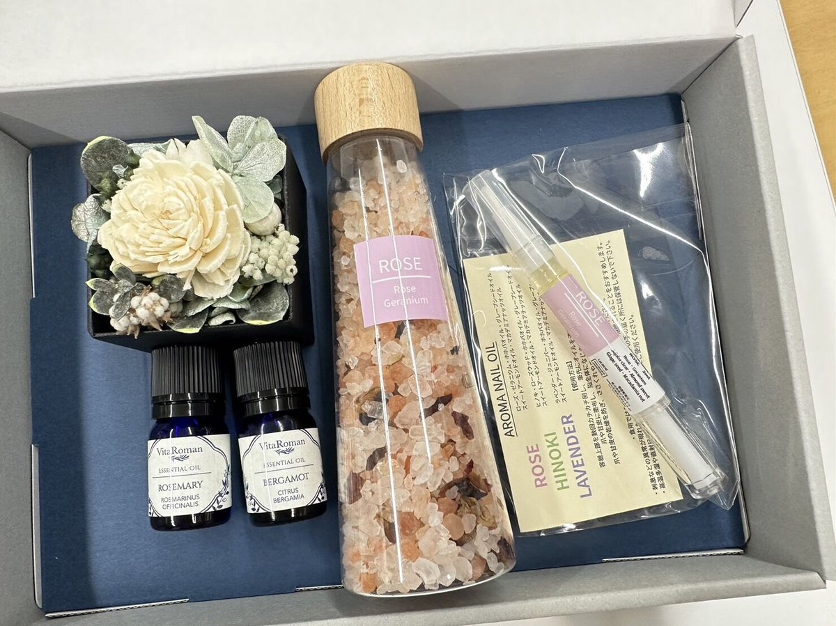 ギフトセット（精油2本⁺バスソルト1個⁺ネイルオイル1本⁺フラワー