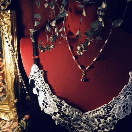 「Madonna of the Lilies」ネックレス