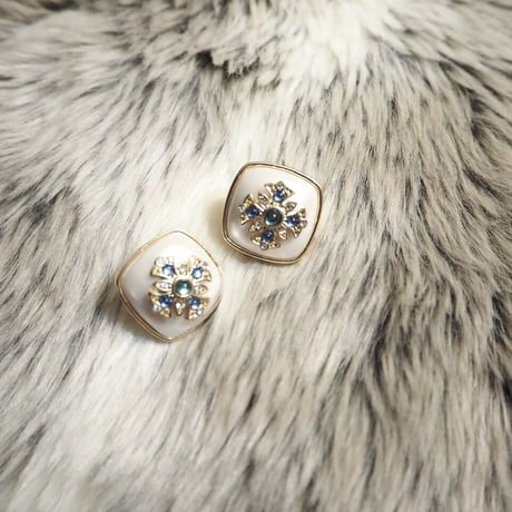 Bijou classique 〈carré〉