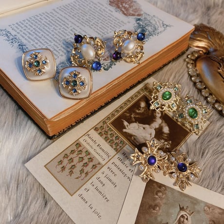 Bijou classique 〈asymétrie〉