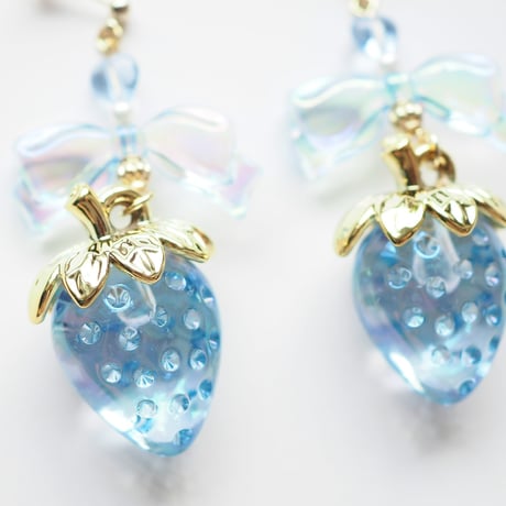 いちご耳飾り (Blue)
