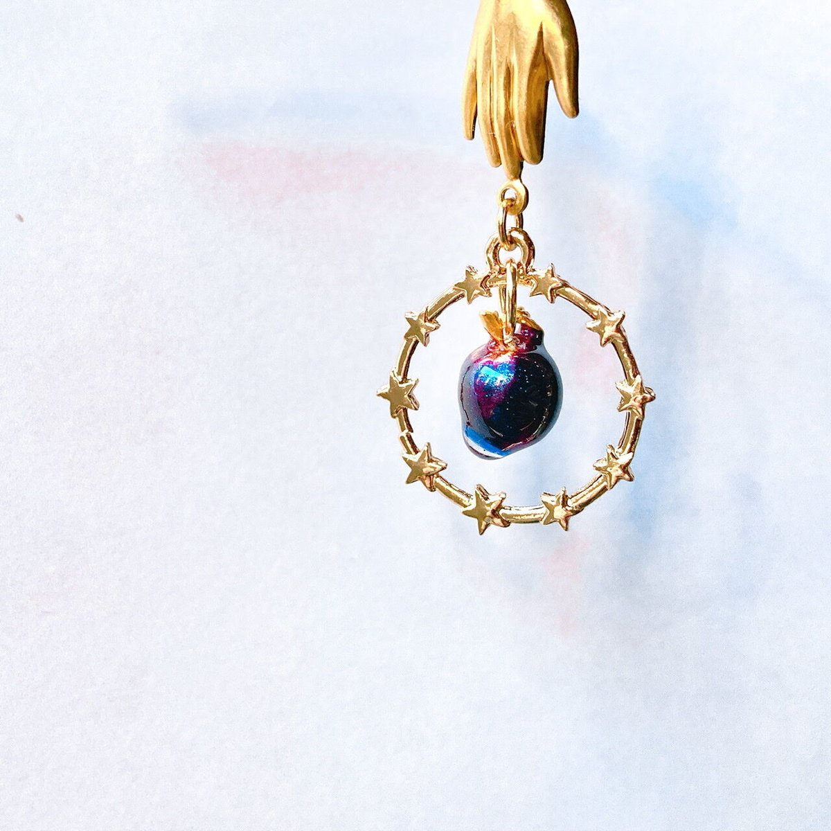 ハンドメイド 既知 ♡ 毒林檎と魔法の鏡ピアス(イヤリング対応可)