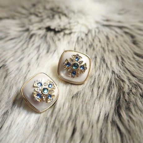 Bijou classique 〈carré〉