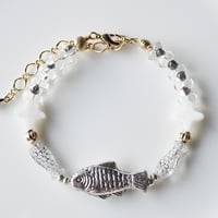 銀河を泳ぐお魚ブレスレット