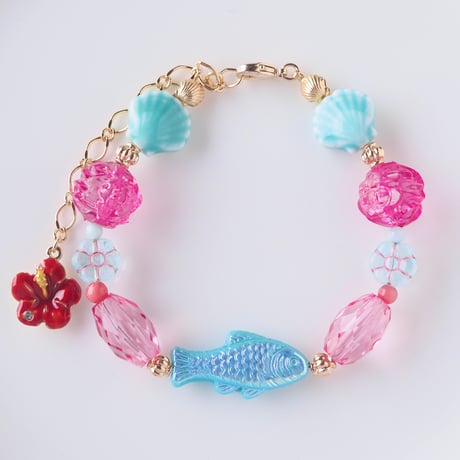 ハイビスカスとお魚ブレスレット