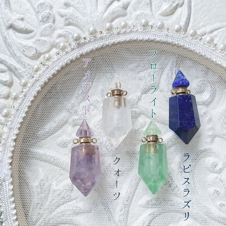 香水瓶ネックレス
