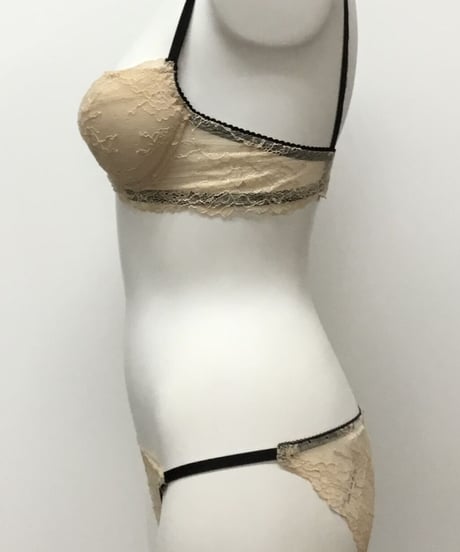 【FORUMENTERA】イタリア製フォルメンテーラ　ワイヤーダブルパデットブラジャー