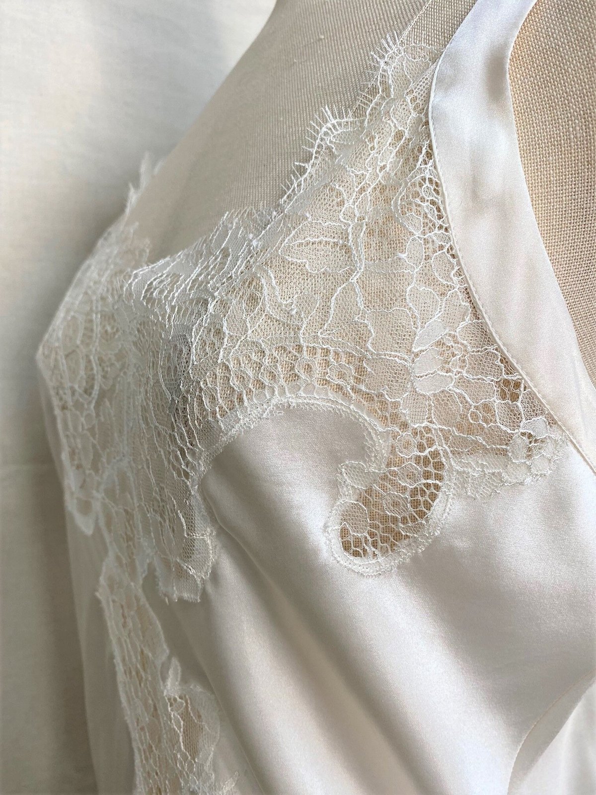 更にプライスダウン！レース付きロングスリップ〖Luna di Seta