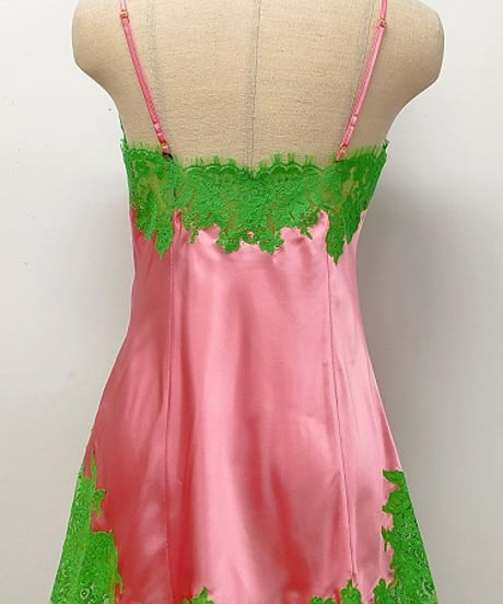 〖Marjolaine〗シルクフランス製レース付きスリップ