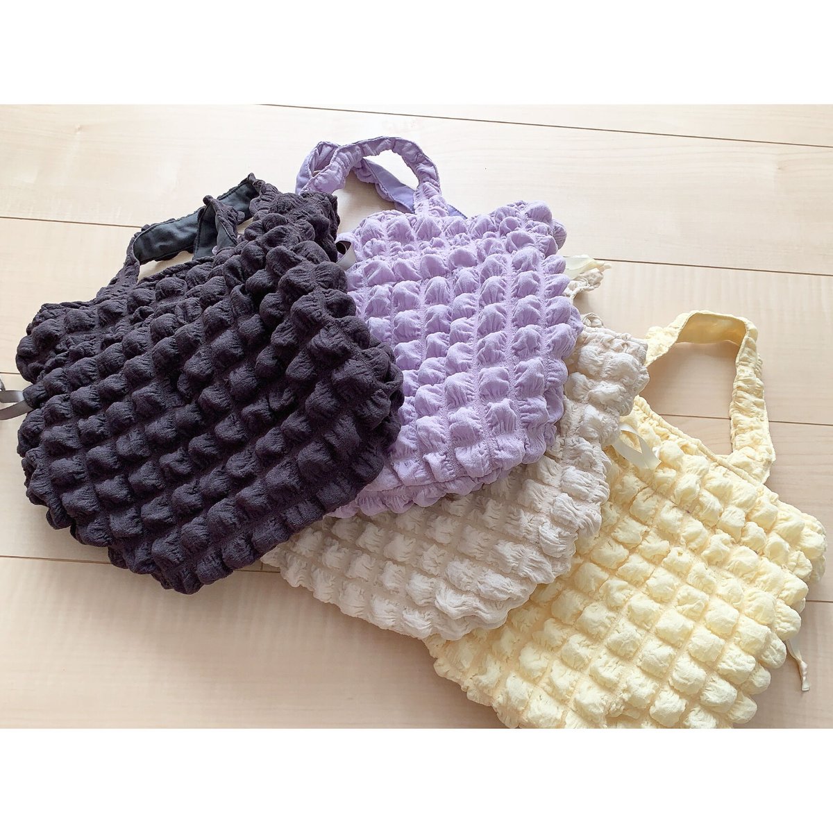 専用です◎ブラックリネンのフリル付き巾着バッグ、ぽこぽこウールニットの丸底巾着 セール】 デザインニット巾着バッグ （トートバッグ）｜Sybilla