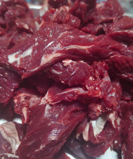 鹿肉🦌切り落とし肉💖300gパック💫🐶🥩使い切りに便利なパックになってます👩👏