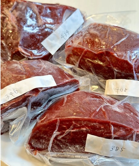 バージョン5🌟季節の鹿肉🦌ももパック1キロ🐶😃最高ですよね⭐️毎日のご飯🥩にどうですか🐶👩🌸安心のお肉です🎉
