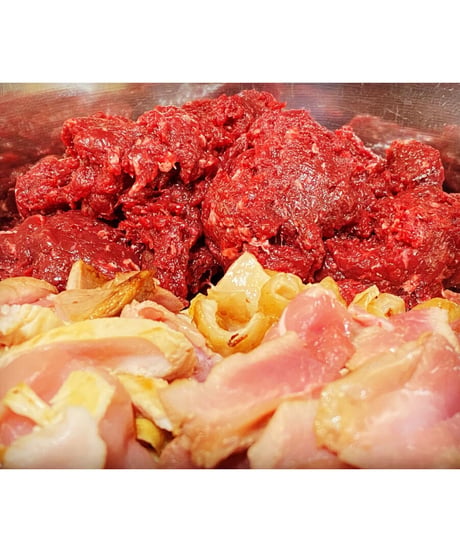 激安❣️プレゼント販売㊗️馬肉コロコロカット🐴🥩100gパック🐶😃お一人様おひとつまででお願い致します🥰この為にかたまり肉からお作り致しました笑フレッシュ馬肉をたくさん食べょー🐶👩🌸
