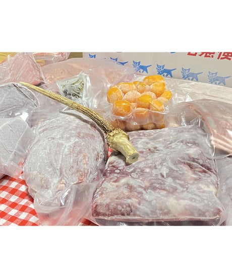 迷ったらこれ😋🐶新型⭐️⭐️季節のワンズおまかせセット🥩🎉5キロ箱🐶😃🍪🦴さらなるお得🉐と最高級✨のリーズナブルの満足を🐶👩🌸