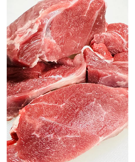 🐗gotogibier産の猪スペシャルセット生捕り🌸3キロ以上🐶😃貴重なお肉、内蔵、骨🥩🦴　生捕りならではキレイな自慢のお肉です🥩🐶👩🌸お待ち致しております✨