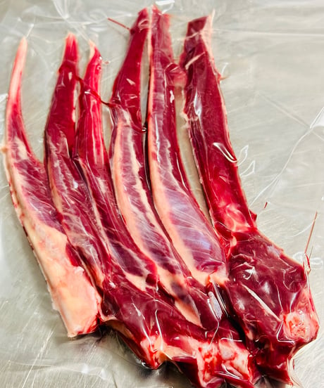 超特選おやつ✨国産馬肉🐴新型肉付きバラ先軟骨🦴300グラム🐶😃お肉がついててとても柔らかい骨✨小さなお子様達や歯が弱い子にも大丈夫そうです🌟 ものすごーく貴重で特別です🐩👩