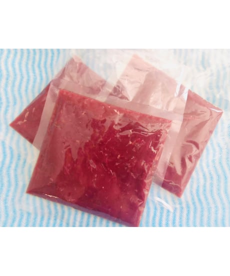 🥩鹿肉みんち100gパック🦌おひとつからお求め頂けます🐶😃100g小分けパックされてるのでお使いになる分だけをさっと流水解凍できて無駄にならずにとても重宝する予感🌸楽しみッ🐶👩🎉