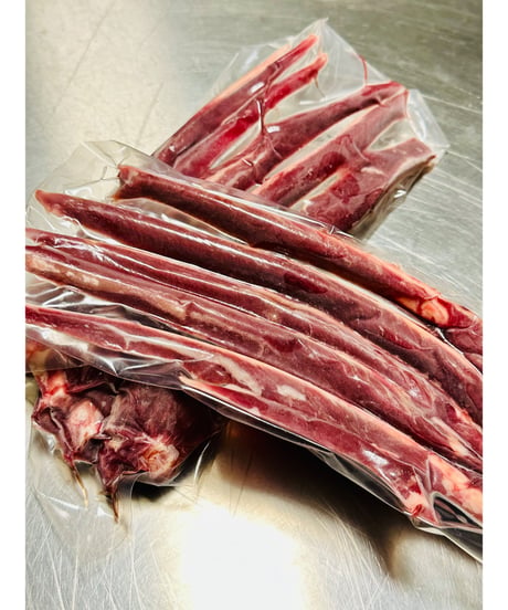 超特選おやつ✨国産馬肉🐴新型肉付きバラ先軟骨🦴300グラム🐶😃お肉がついててとても柔らかい骨✨小さなお子様達や歯が弱い子にも大丈夫そうです🌟 ものすごーく貴重で特別です🐩👩