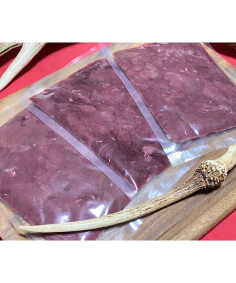 《お試し用サイズ》✨️🥩ゴロゴロ鹿肉200gパック🥩ゴロゴロっと大きめな食べごたえありのミンチです😊👨‍🍳ワン達のミンチの最高系🐶😋🥩このサイズがうれしい👨🐶👩♥️