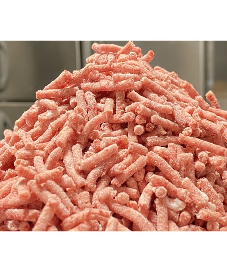 伝説の日本馬肉パラパラ肉🐴500g🐶😃高級かたまり部位のみでお作り致しました🥩切り落としの肉を使っていません🌸簡単にあげれて美味しそ〜🥰みんな大好き毎日のごはんが楽しみです🐶👩🎉